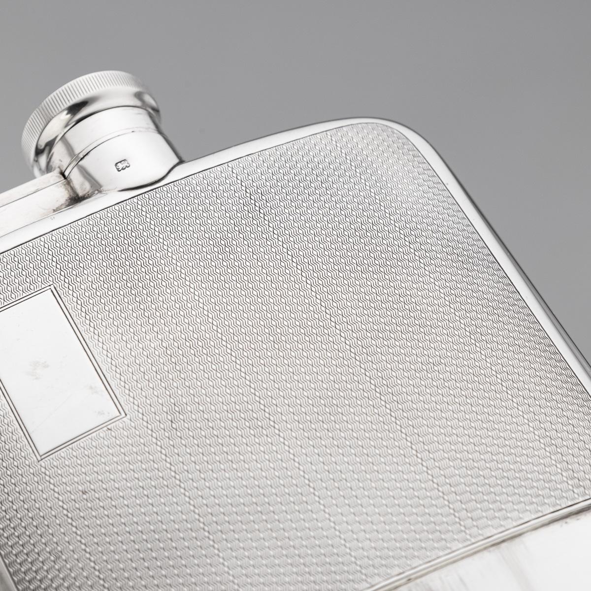 Antike englische Hip Flask & Cup aus massivem Silber des 20. Jahrhunderts, London um 1926 im Angebot 4