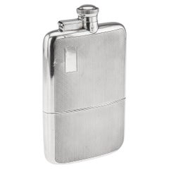 Frasco y taza ingleses antiguos de plata maciza del siglo XX, Londres c.1926