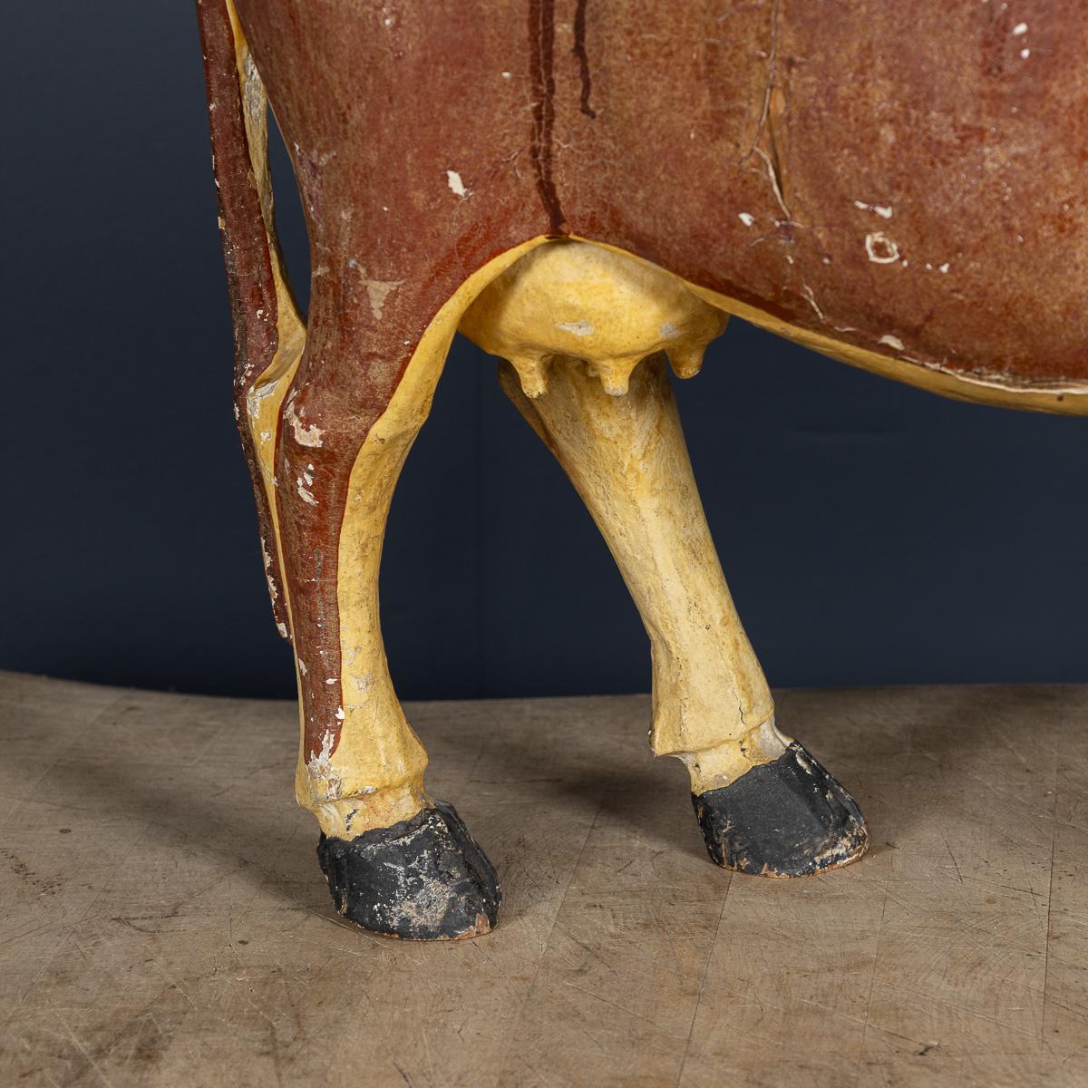 Ancienne vache anglaise du 20ème siècle peinte en bois, c.1920 en vente 6