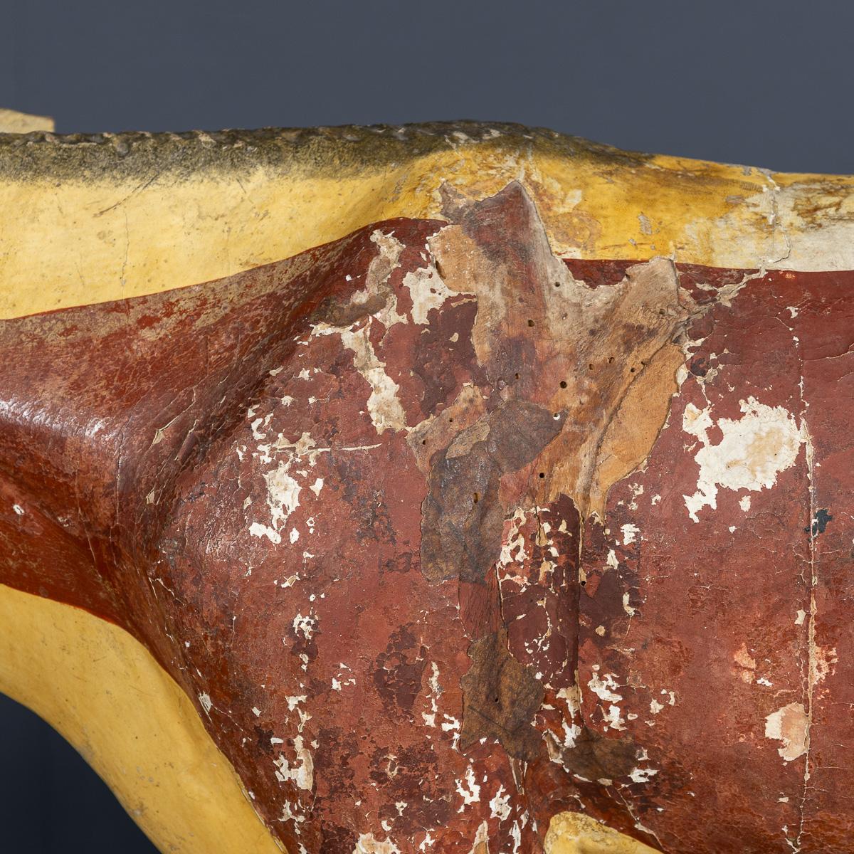 Ancienne vache anglaise du 20ème siècle peinte en bois, c.1920 en vente 8