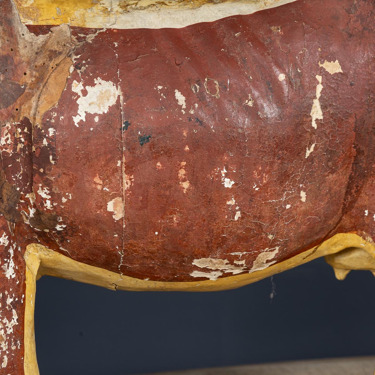 Ancienne vache anglaise du 20ème siècle peinte en bois, c.1920 en vente 11
