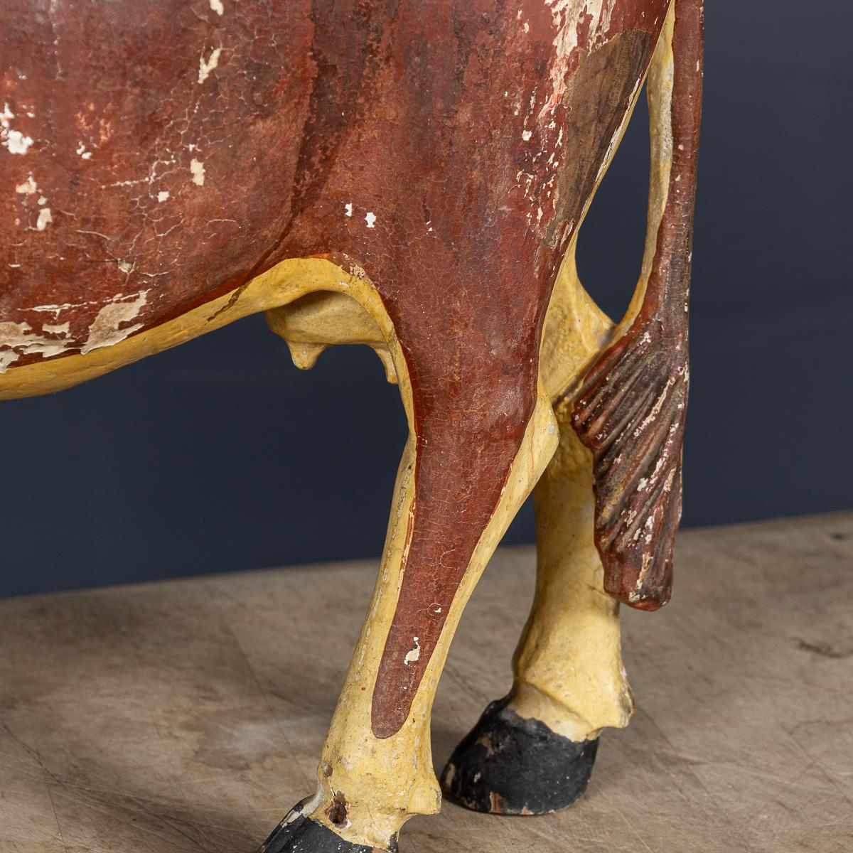 Ancienne vache anglaise du 20ème siècle peinte en bois, c.1920 en vente 12