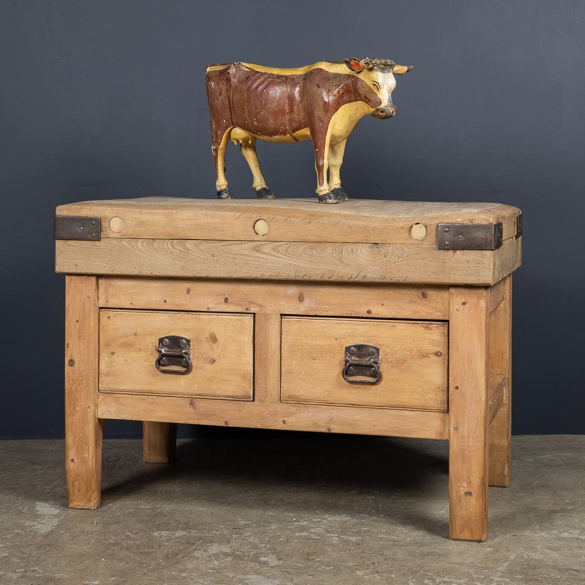 Autre Ancienne vache anglaise du 20ème siècle peinte en bois, c.1920 en vente