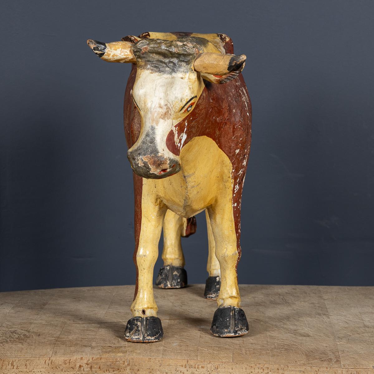 Britannique Ancienne vache anglaise du 20ème siècle peinte en bois, c.1920 en vente
