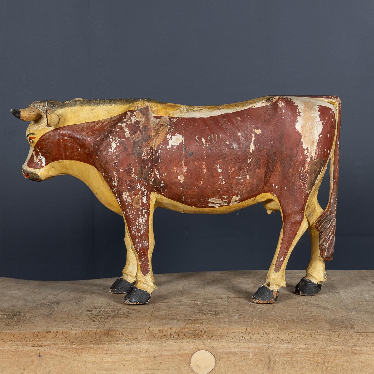 Ancienne vache anglaise du 20ème siècle peinte en bois, c.1920 Bon état - En vente à Royal Tunbridge Wells, Kent