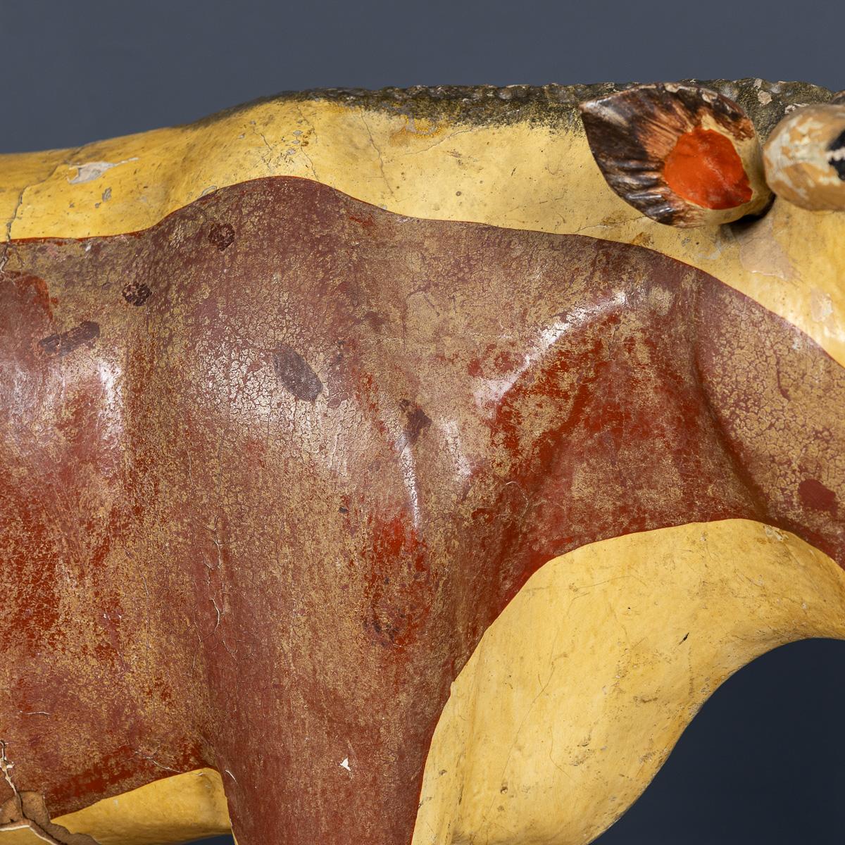 Ancienne vache anglaise du 20ème siècle peinte en bois, c.1920 en vente 1