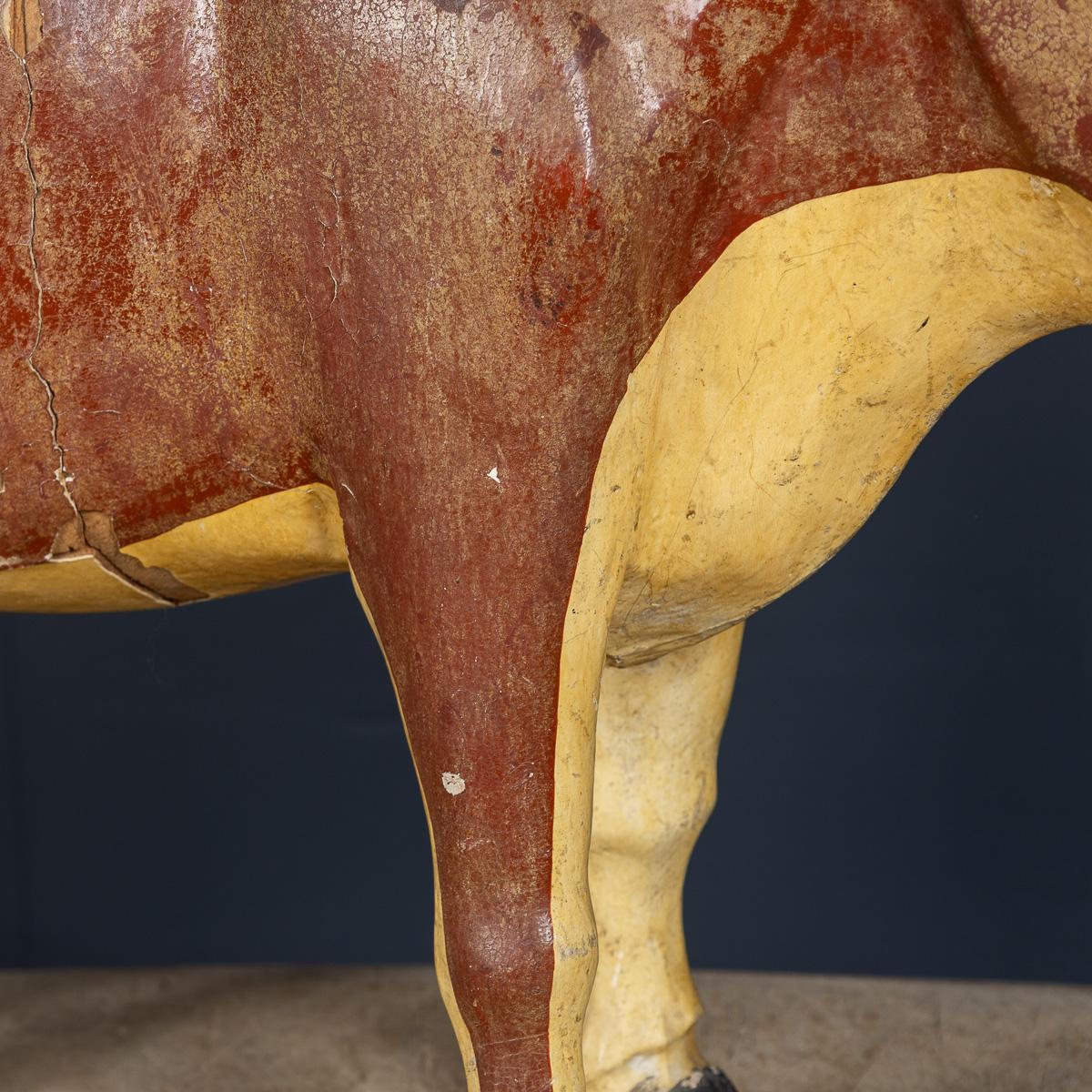 Ancienne vache anglaise du 20ème siècle peinte en bois, c.1920 en vente 2