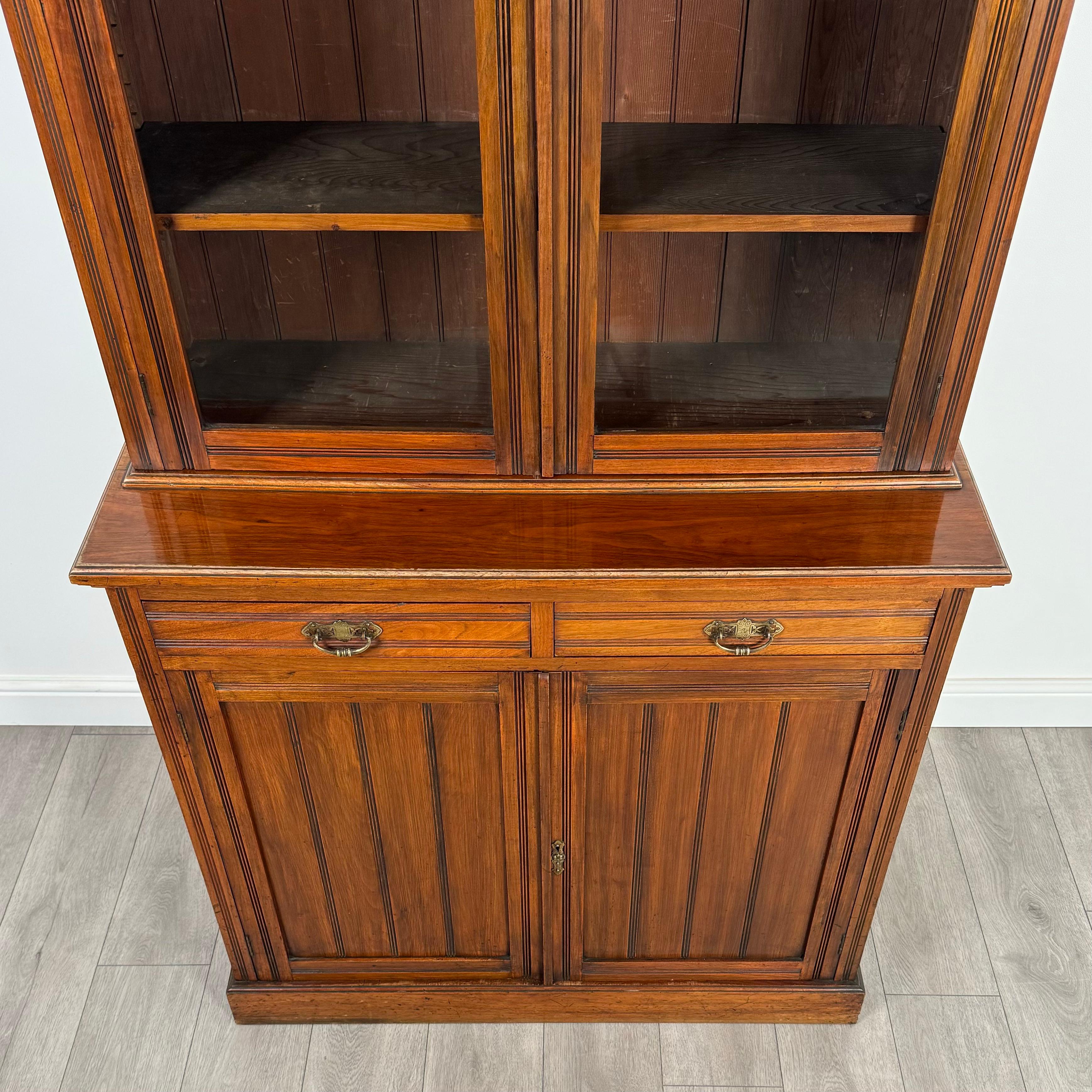 Bibliothèque ancienne du 20ème siècle en noyer ( REF AF-3722 ) en vente 6