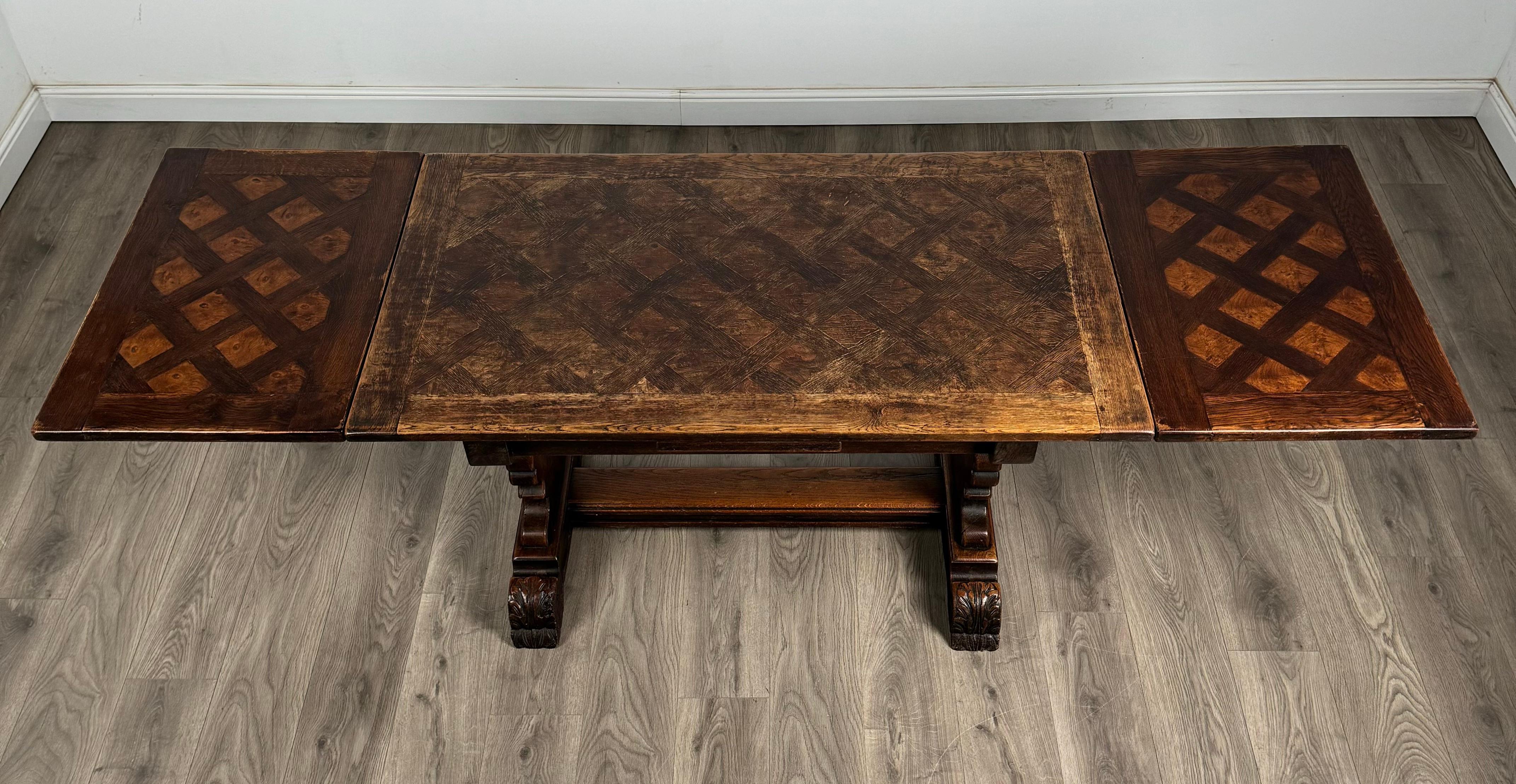 Ancienne table de salle à manger du 20ème siècle en chêne de qualité supérieure, réf. AF-3180 Bon état - En vente à Ledbury, GB