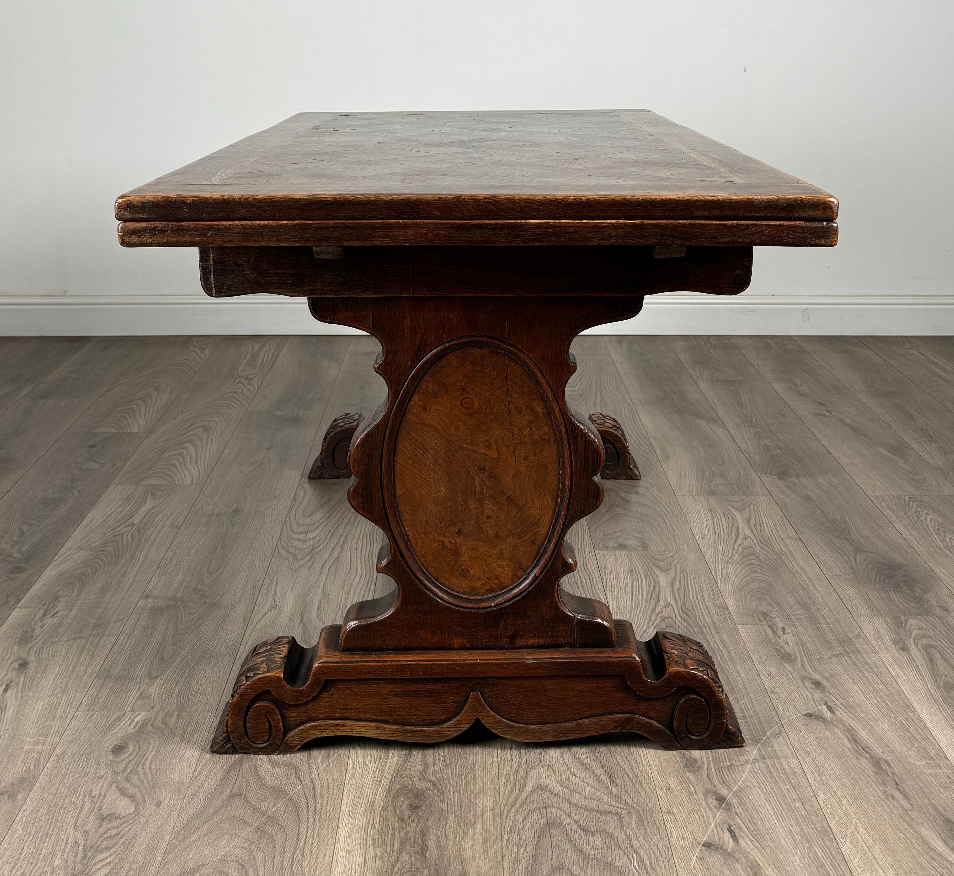 Ancienne table de salle à manger du 20ème siècle en chêne de qualité supérieure, réf. AF-3180 en vente 3