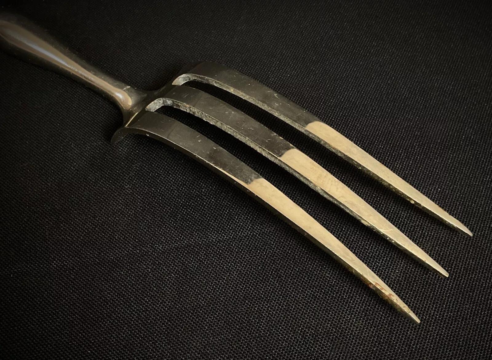 20ième siècle Fourchette pour Gigot du 20e siècle en acier forgé et bakélite, dans sa boîte 2Y531 en vente