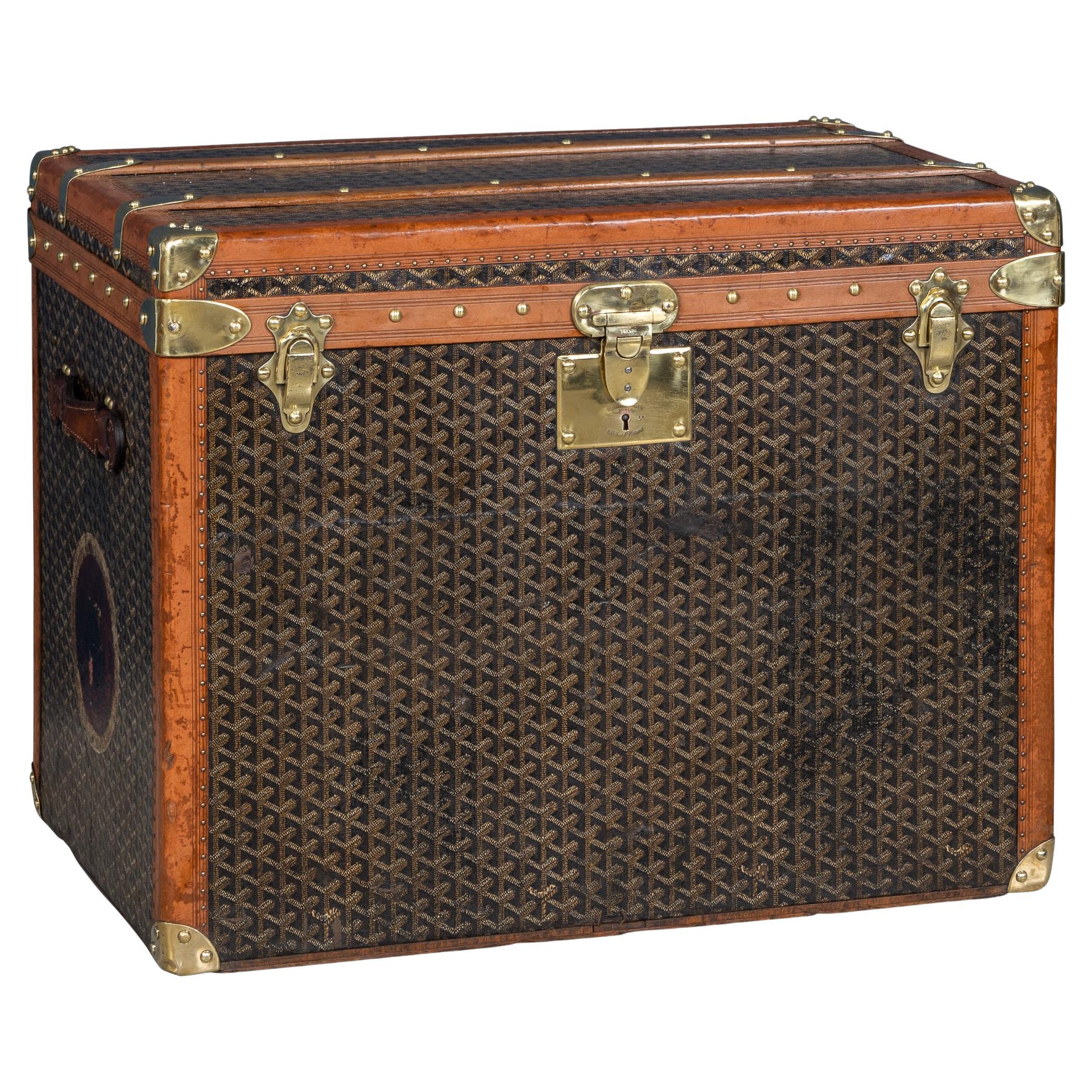 Antique 20th Century French Hat Trunk In Chevron Canvas By Goyard, Paris c.1900 For Sale