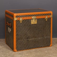 Antique 20th Century French Hat Trunk In Chevron Canvas By Goyard, Paris c.1920