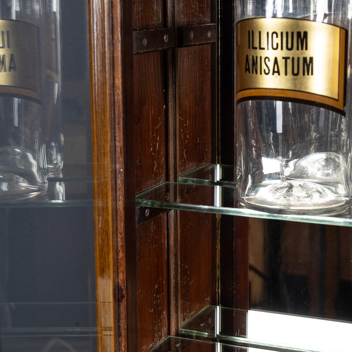 Antiguo Gabinete de Farmacia Francés del Siglo XX de Pino Desmenuzado y Cristal c.1900 en venta 5