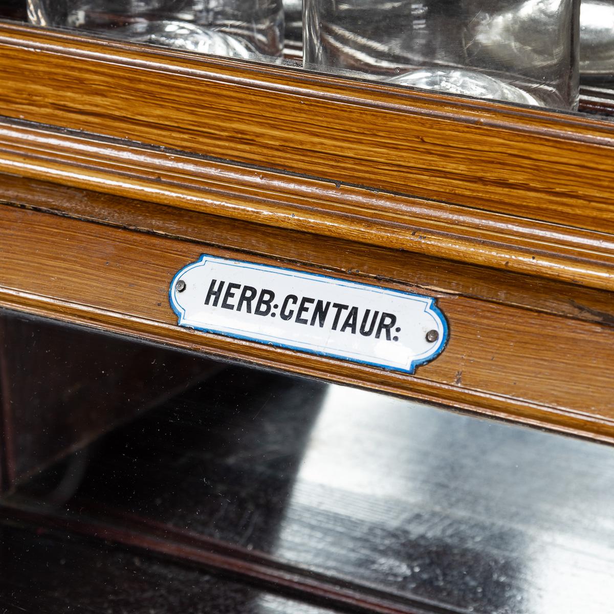 Antiguo Gabinete de Farmacia Francés del Siglo XX de Pino Desmenuzado y Cristal c.1900 en Bueno estado para la venta en Royal Tunbridge Wells, Kent