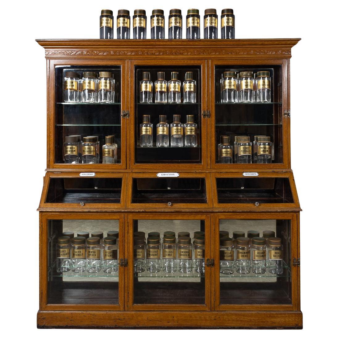 Antiguo Gabinete de Farmacia Francés del Siglo XX de Pino Desmenuzado y Cristal c.1900 en venta