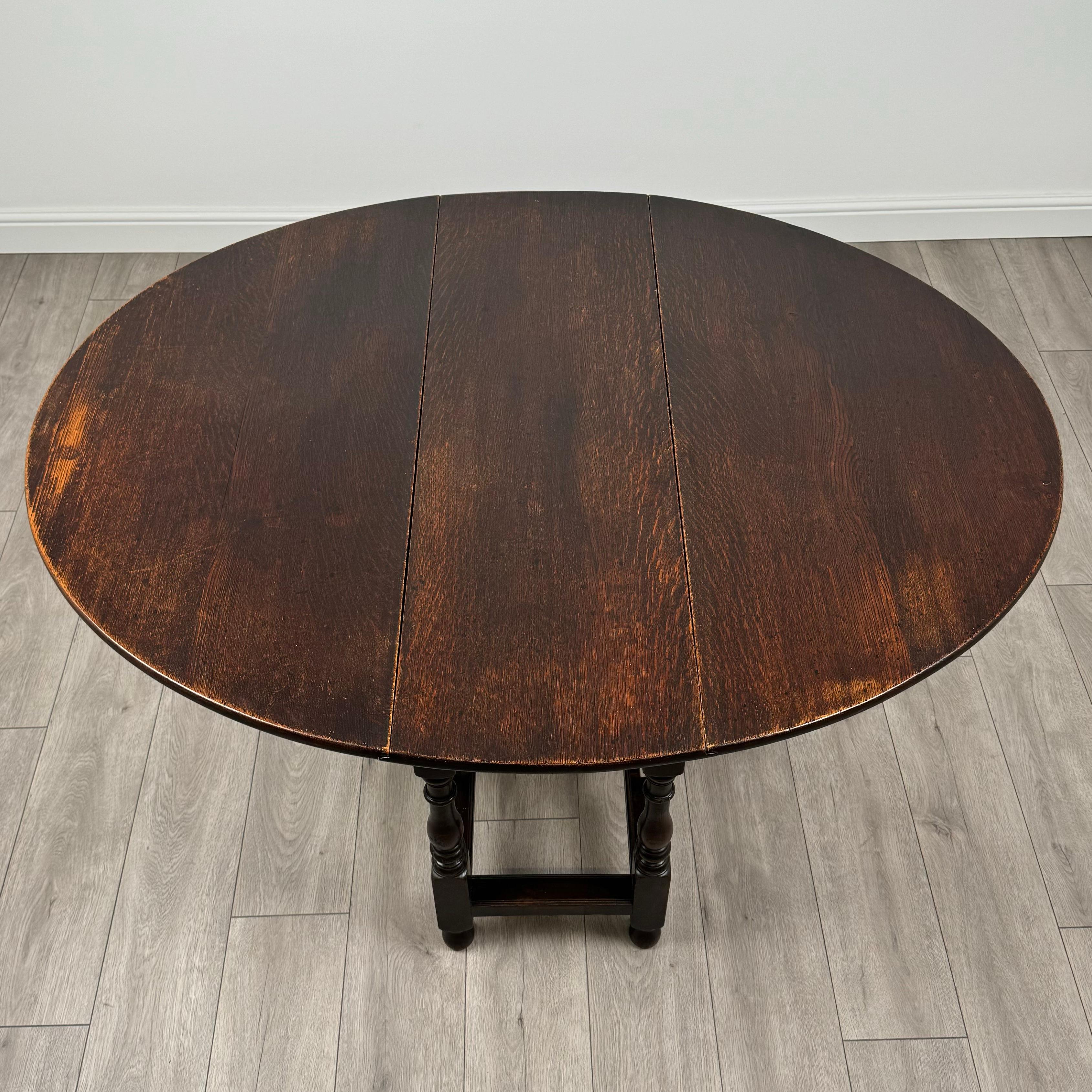 Table d'antiquités du 20ème siècle en chêne (REF AF-3526) en vente 6