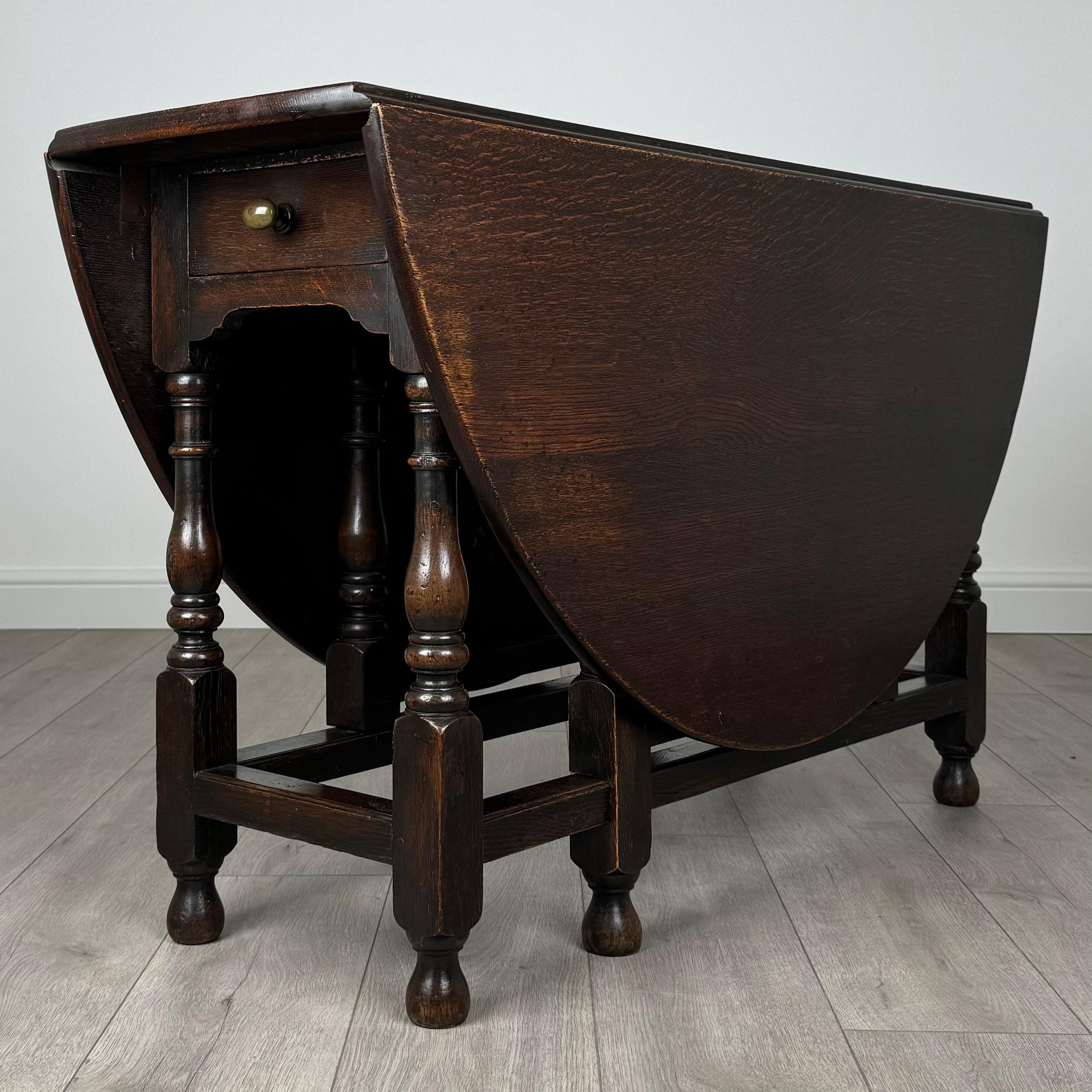 Britannique Table d'antiquités du 20ème siècle en chêne (REF AF-3526) en vente