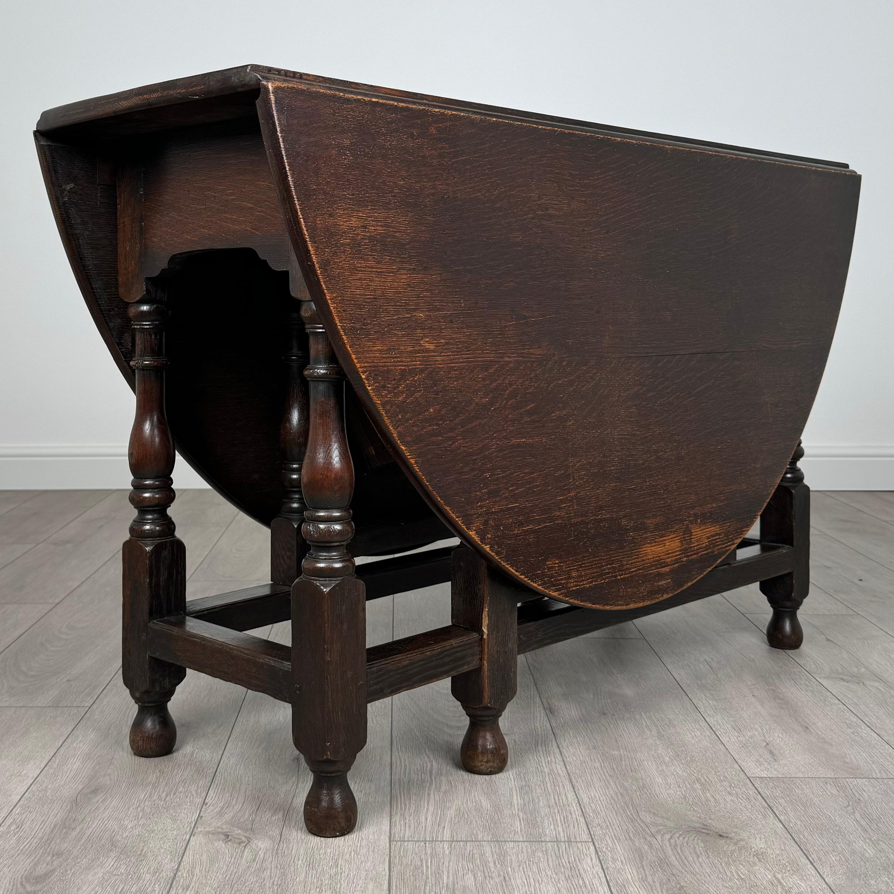 Table d'antiquités du 20ème siècle en chêne (REF AF-3526) en vente 1