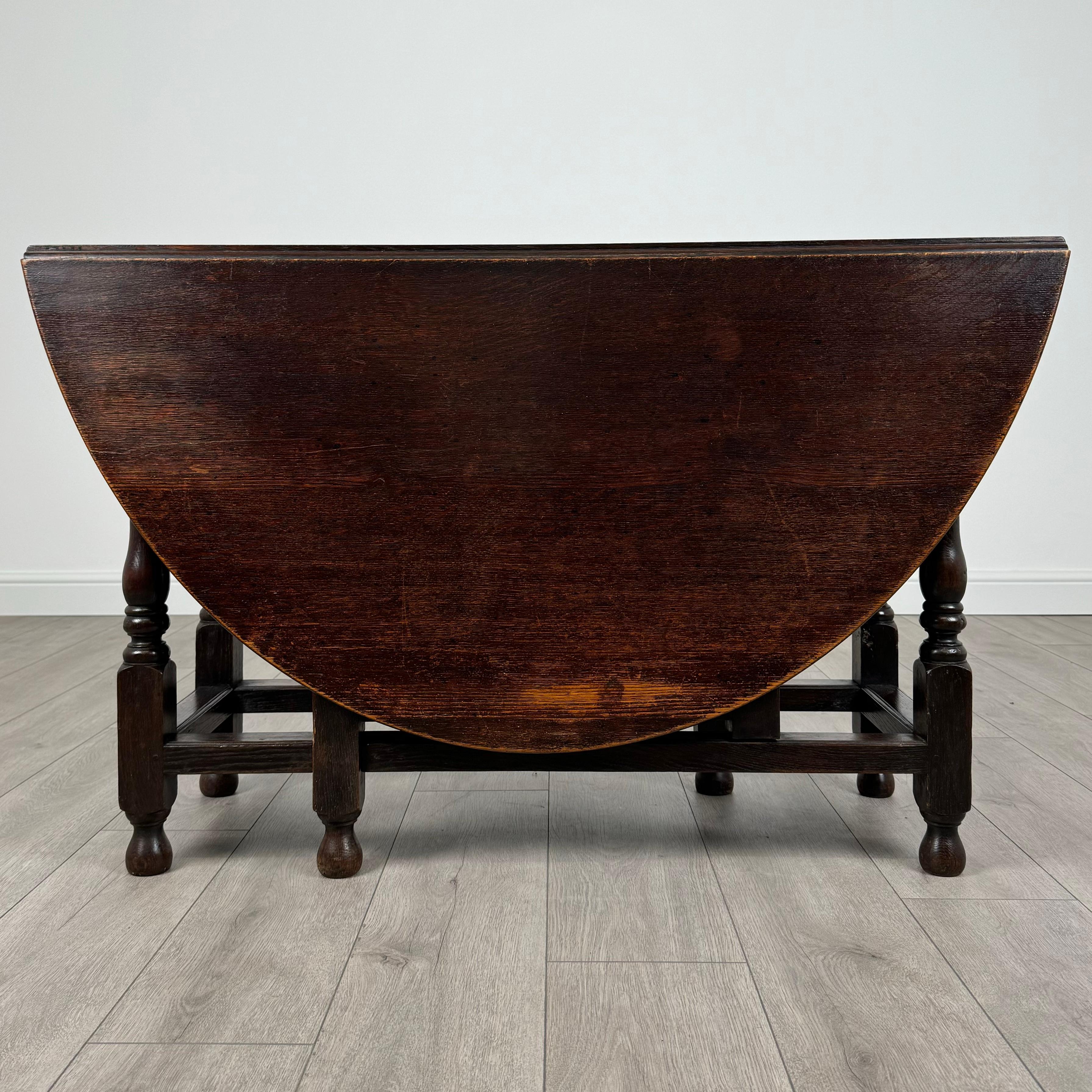 Table d'antiquités du 20ème siècle en chêne (REF AF-3526) en vente 2