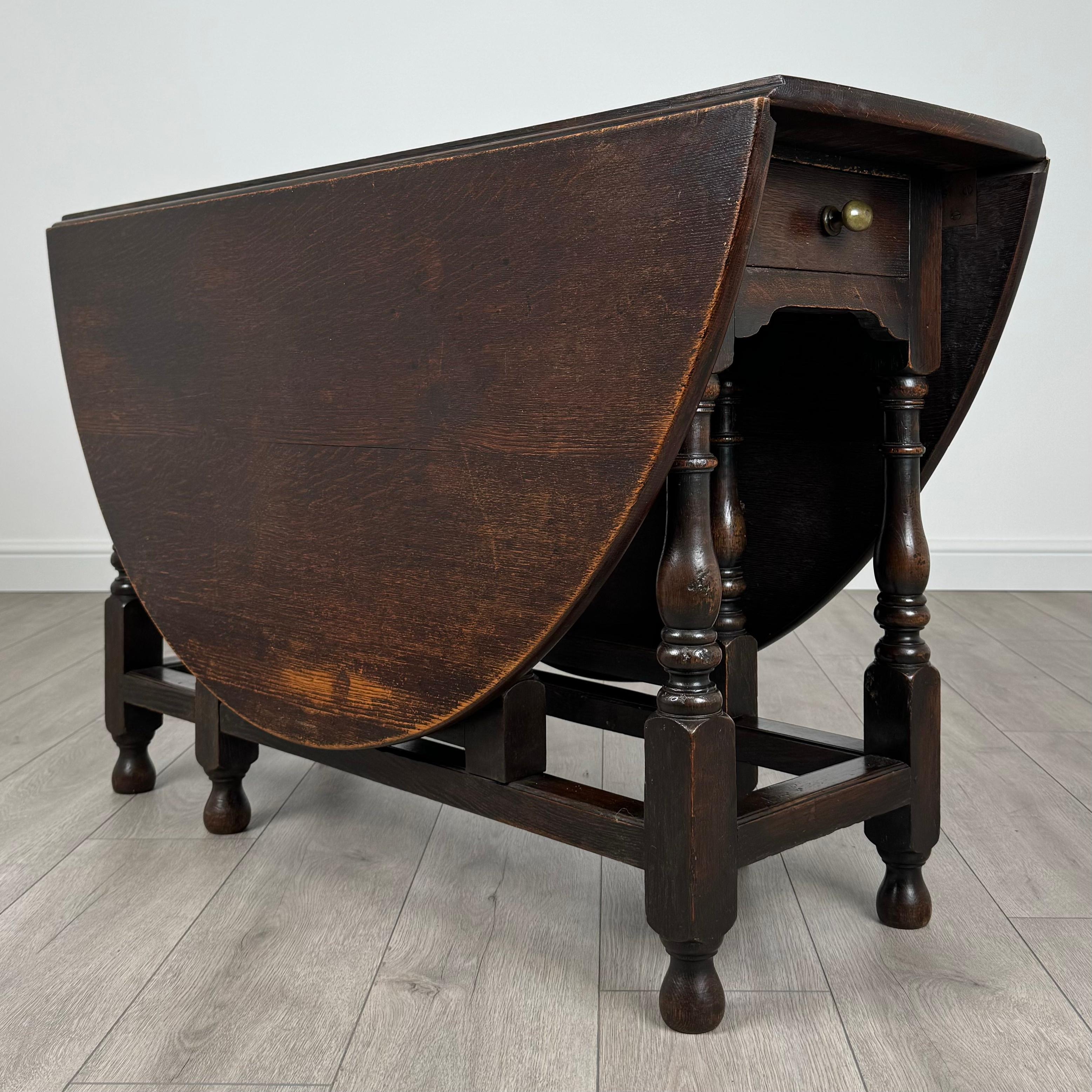 Table d'antiquités du 20ème siècle en chêne (REF AF-3526) en vente 3