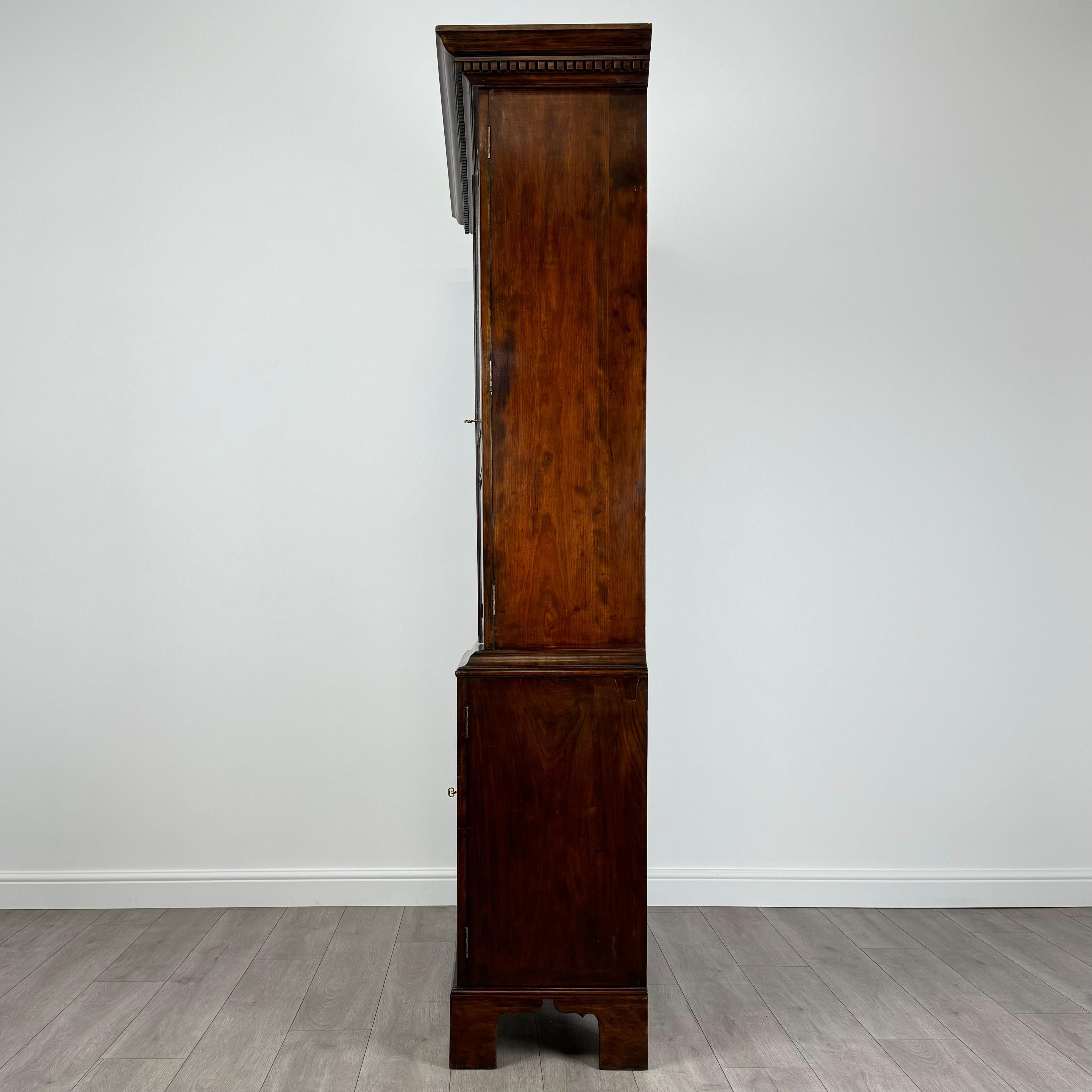 Antiguo armario de estilo georgiano del siglo XX en madera de frutal ( REF AF-3610 ) en Bueno estado para la venta en Ledbury, GB