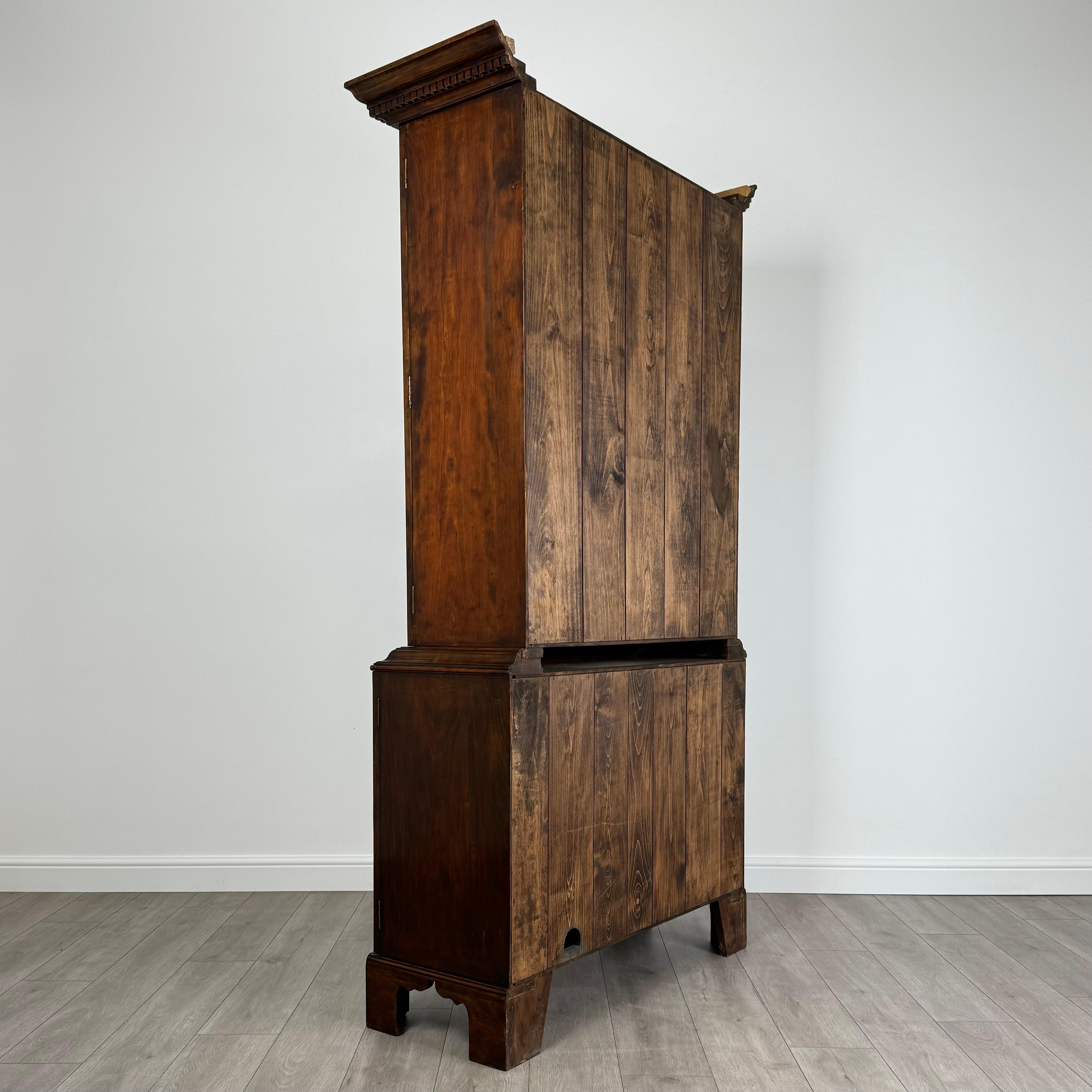 Antiguo armario de estilo georgiano del siglo XX en madera de frutal ( REF AF-3610 ) Madera frutal en venta