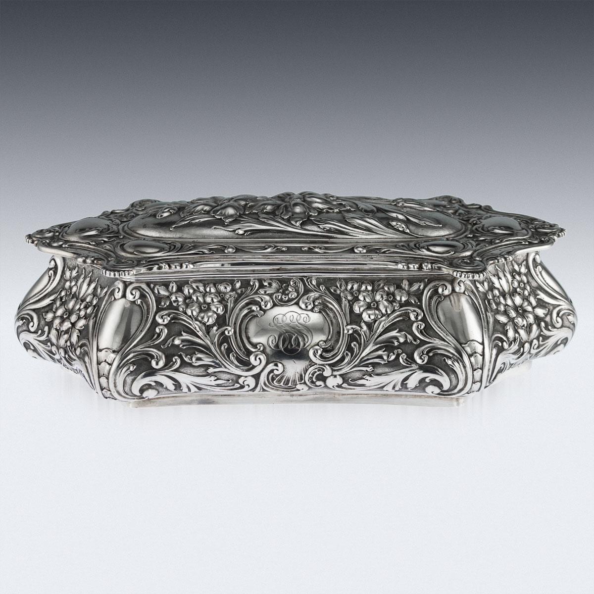 Antique early-20th century German Art Nouveau solid silver jewelry box, bombe shape with six sides, heavy gauge, decorated with repoussé decoration, depicting flowers and scrolls, the front engraved with initials. Hallmarked with German (Hanau),