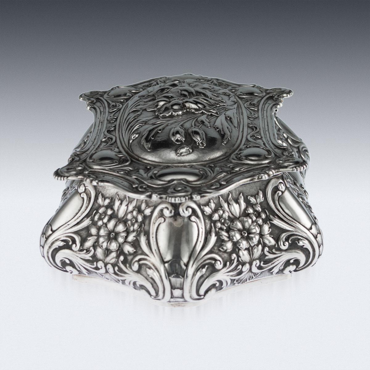 Antique 20th Century German Art Nouveau Solid Silver Jewellery Box, circa 1910 In Good Condition In Royal Tunbridge Wells, Kent