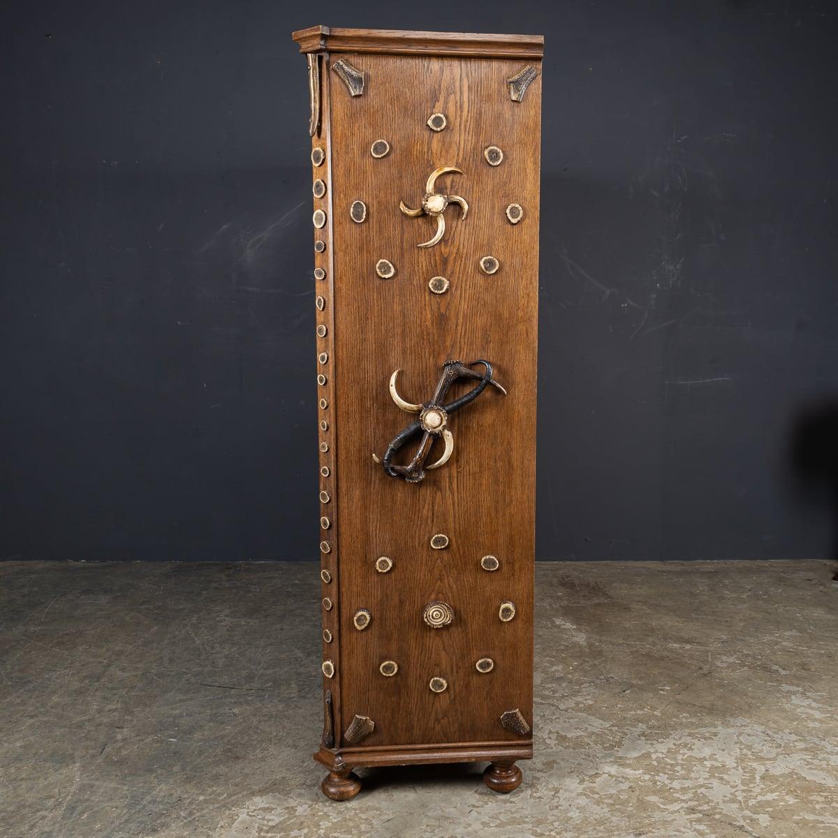 Antique 20th Century German Black Forest Oak & Antler Cabinet c.1900 In Good Condition For Sale In Royal Tunbridge Wells, Kent