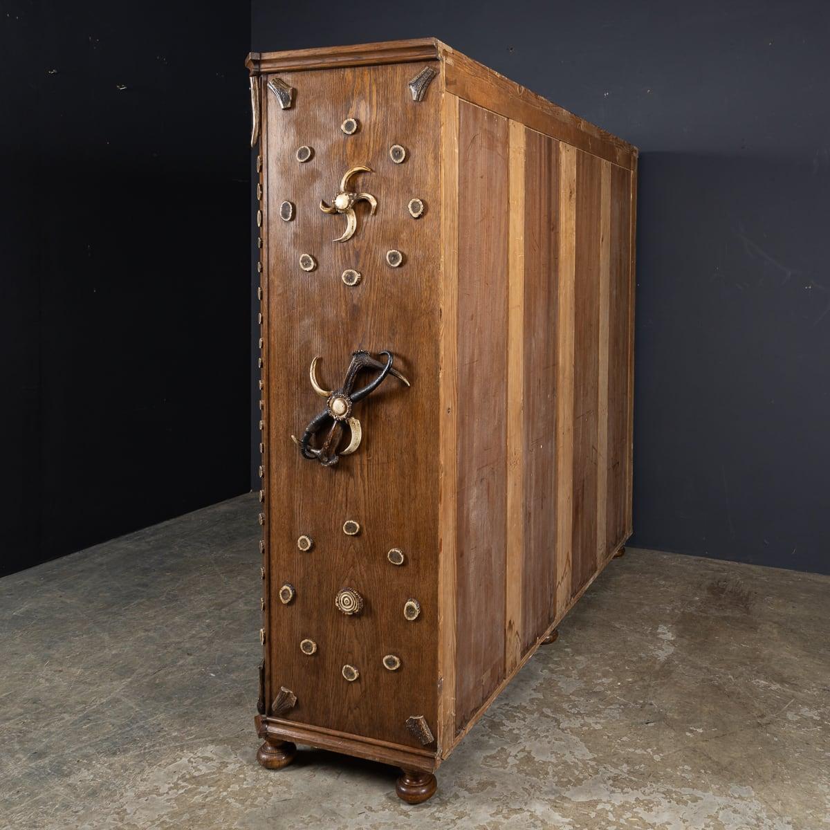 Antique 20th Century German Black Forest Oak & Antler Cabinet c.1900 For Sale 1