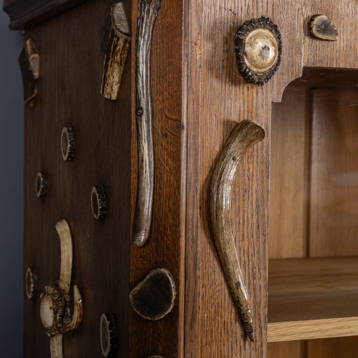 Antique 20th Century German Black Forest Oak & Antler Cabinet c.1900 For Sale 3