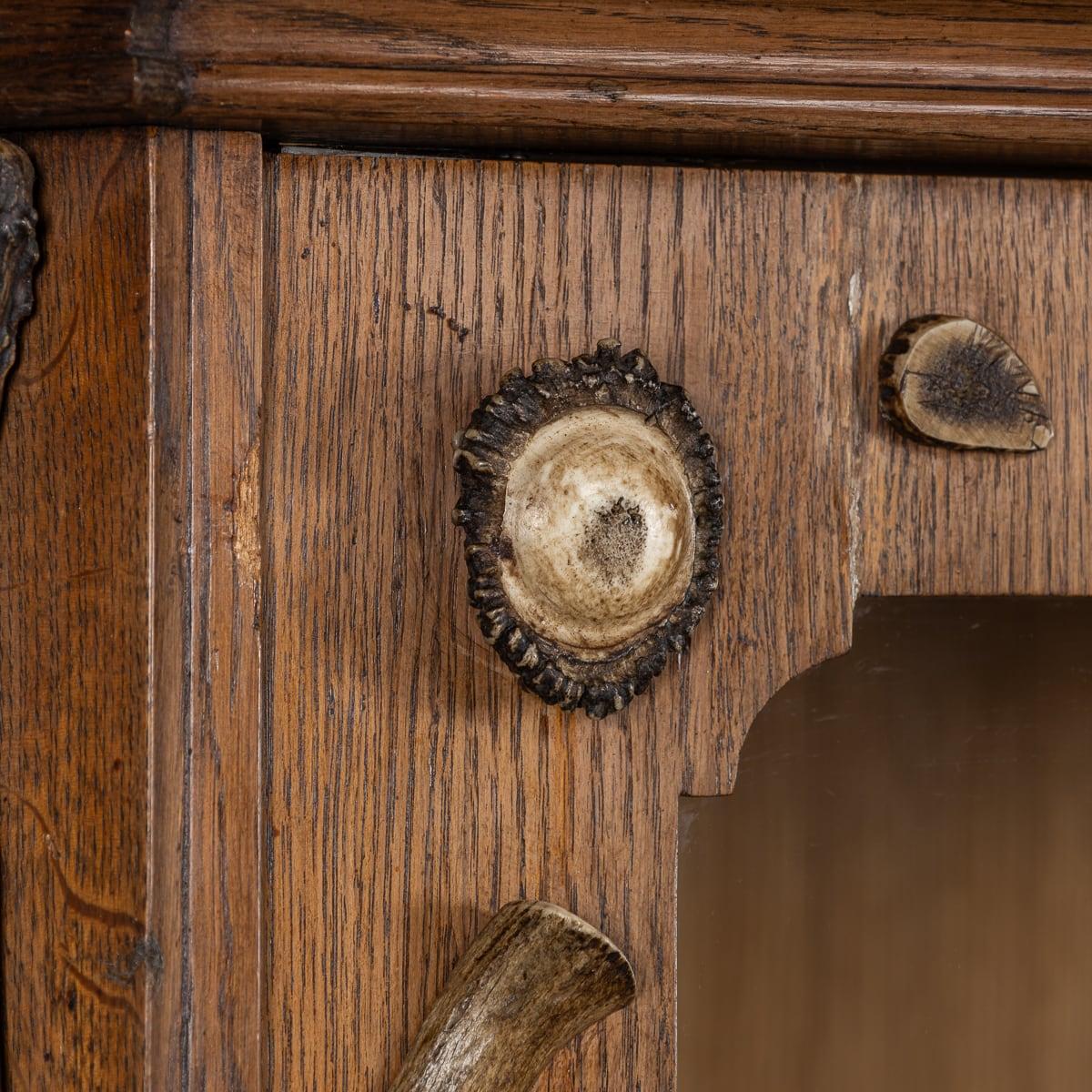 Antique 20th Century German Black Forest Oak & Antler Cabinet c.1900 For Sale 4