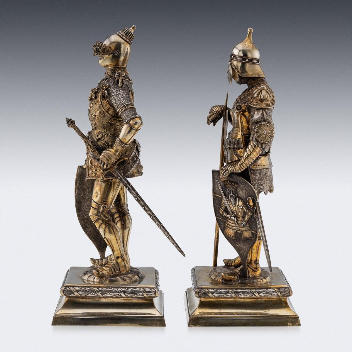 Antique 20th Century German Solid Silver Pair Of Knight Figures, Hanau c.1900 In Good Condition In Royal Tunbridge Wells, Kent