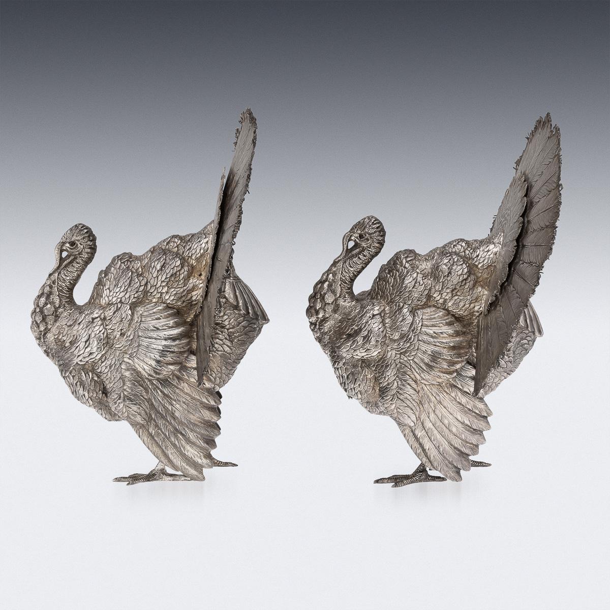 Tedesco Antica coppia di tacchini da tavolo ornamentali in argento massiccio tedesco del XX secolo, 1910 ca. in vendita