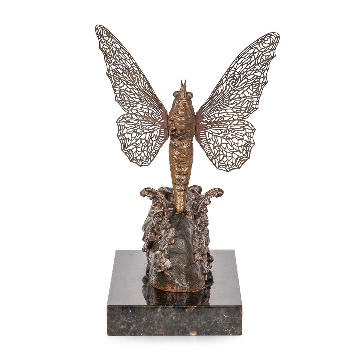 Antiker Schmetterling aus vergoldeter Bronze des 20. Jahrhunderts von Carl Kauba (1865-1922) (Frühes 20. Jahrhundert) im Angebot