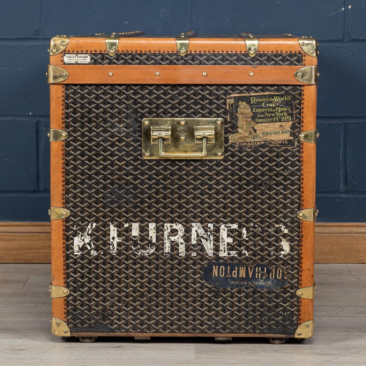 Other Antique 20th Century Goyard Courier Trunk In Chevron Canvas, France c.1900 For Sale