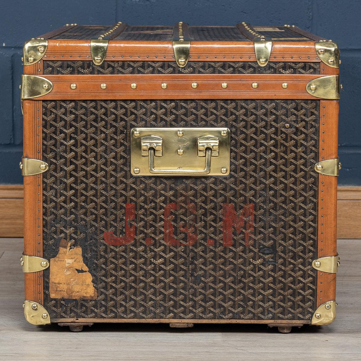 Other Antique 20th Century Goyard Courier Trunk In Chevron Canvas, France c.1900 For Sale
