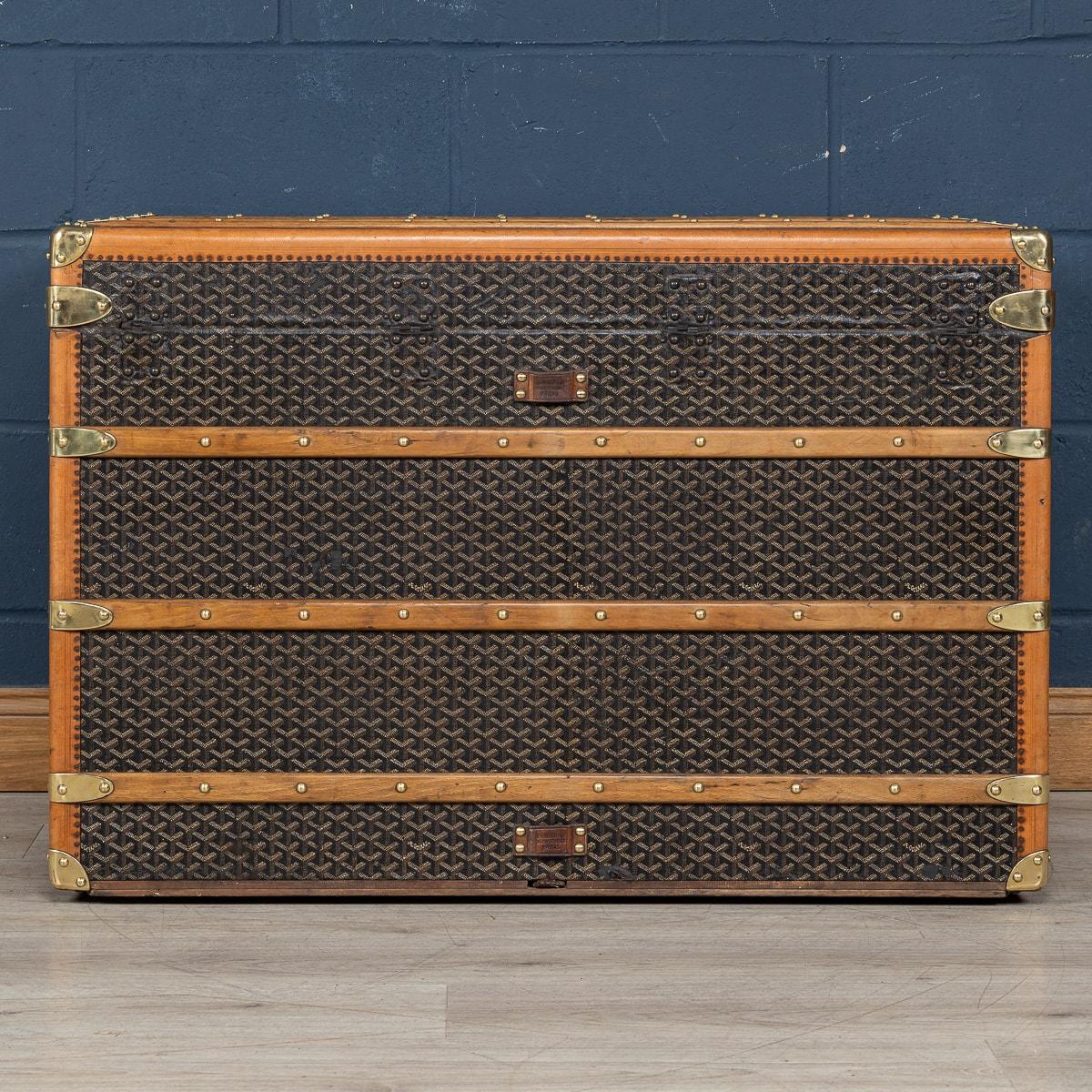 French Antique 20th Century Goyard Courier Trunk In Chevron Canvas, France c.1900 For Sale