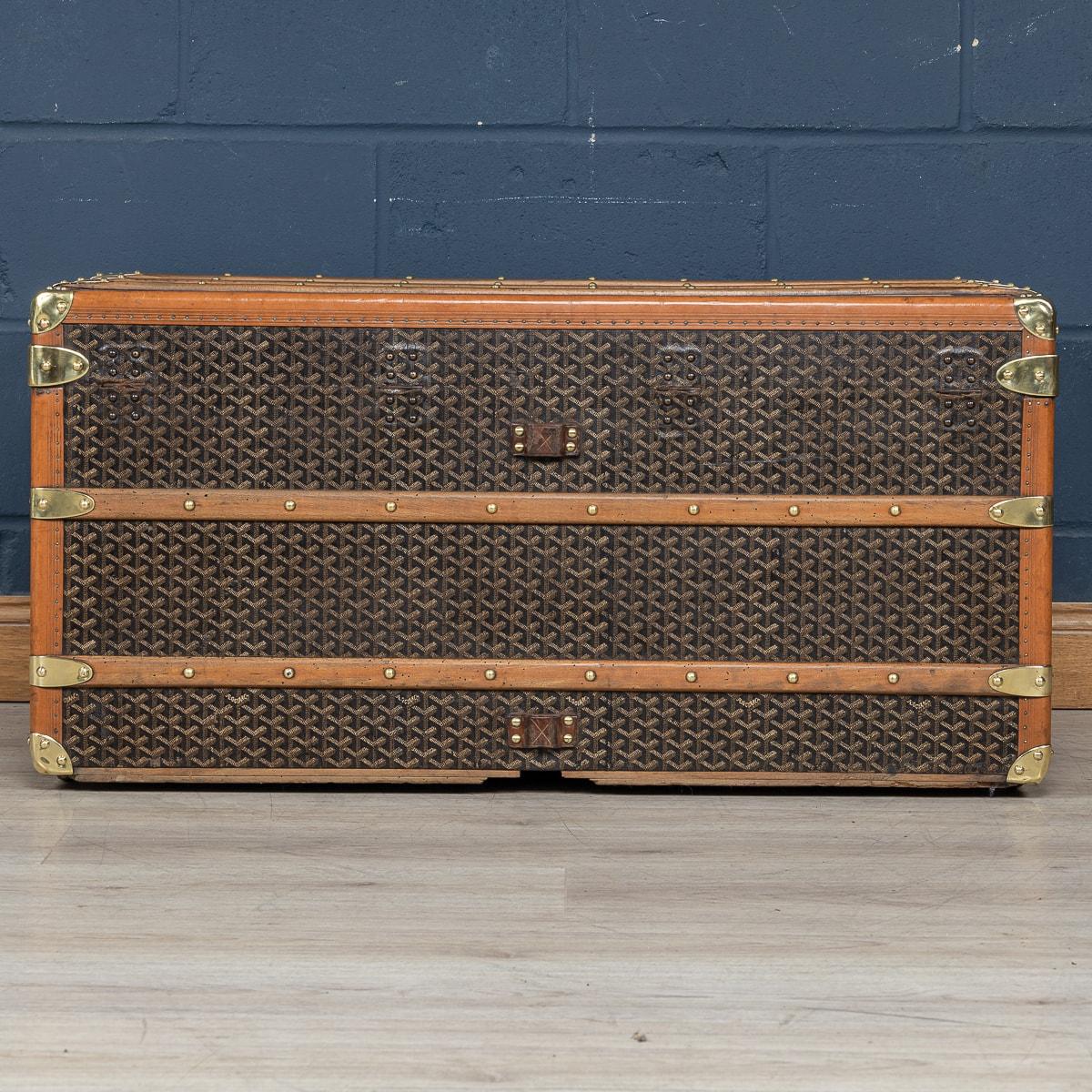 French Antique 20th Century Goyard Courier Trunk In Chevron Canvas, France c.1900 For Sale