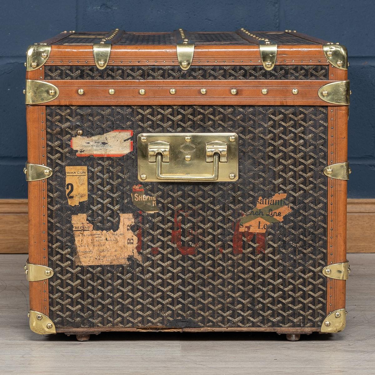 Antique 20th Century Goyard Courier Trunk In Chevron Canvas, France c.1900 In Good Condition For Sale In Royal Tunbridge Wells, Kent