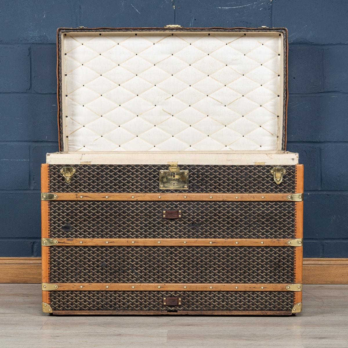 Early 20th Century Antique 20th Century Goyard Courier Trunk In Chevron Canvas, France c.1900 For Sale