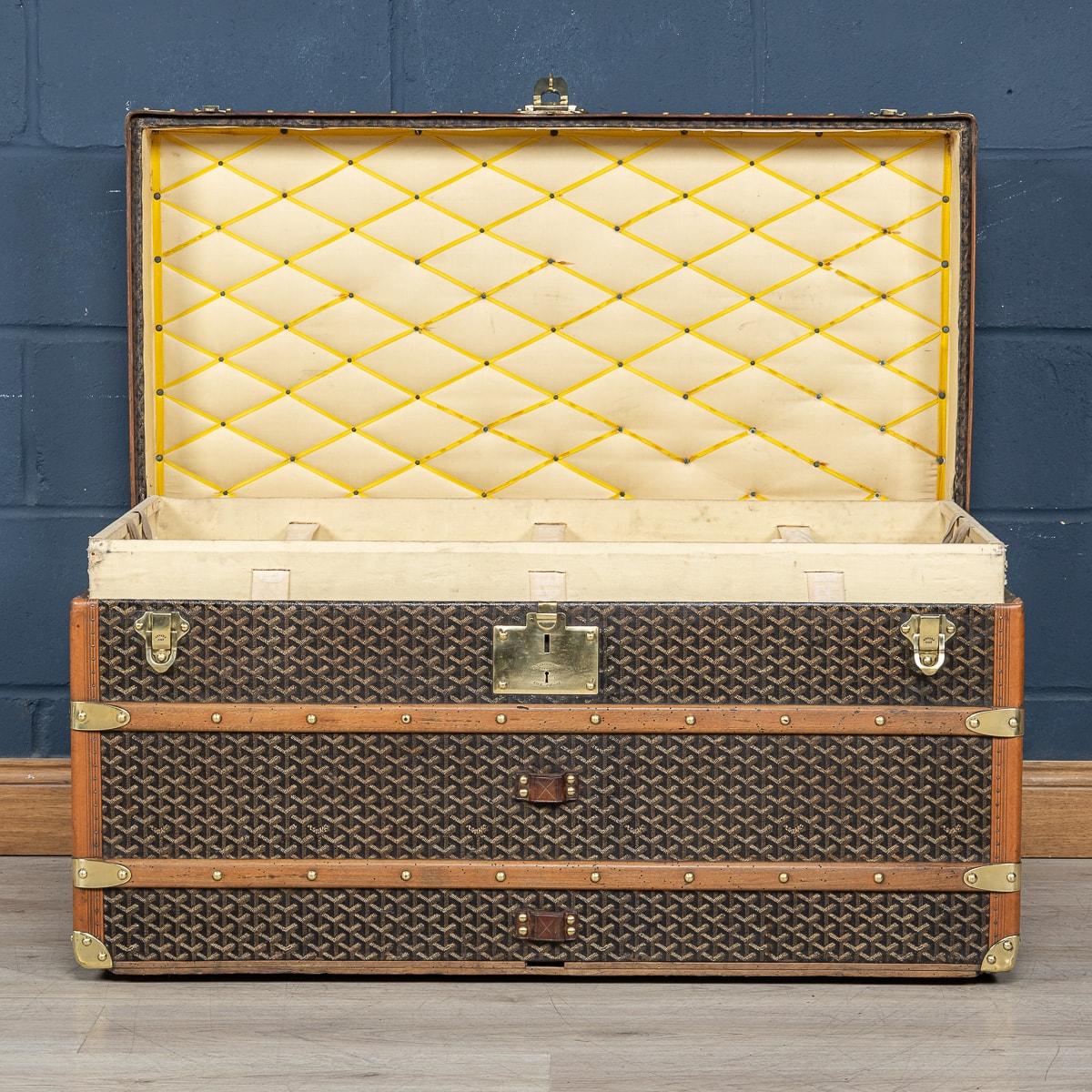 18th Century and Earlier Antique 20th Century Goyard Courier Trunk In Chevron Canvas, France c.1900 For Sale