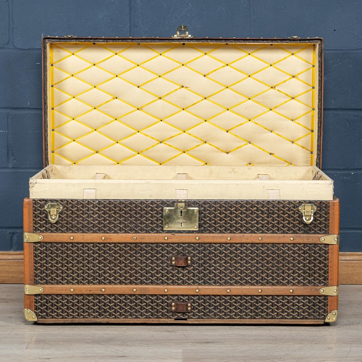 18th Century and Earlier Antique 20th Century Goyard Courier Trunk In Chevron Canvas, France c.1900