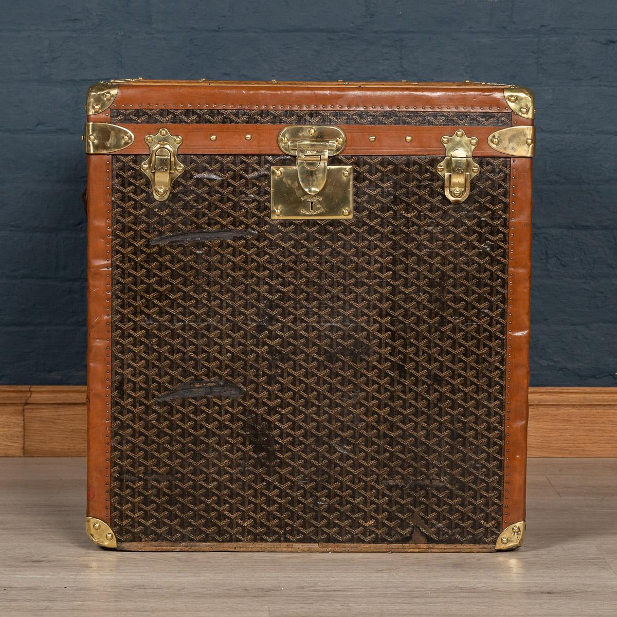 Antique early 20th century Goyard hat trunk in the world famous chevron canvas. This unusually sized trunk is in very good condition and harks back to times of passenger ships and 1st class travel of bygone eras. A wonderful conversation piece that