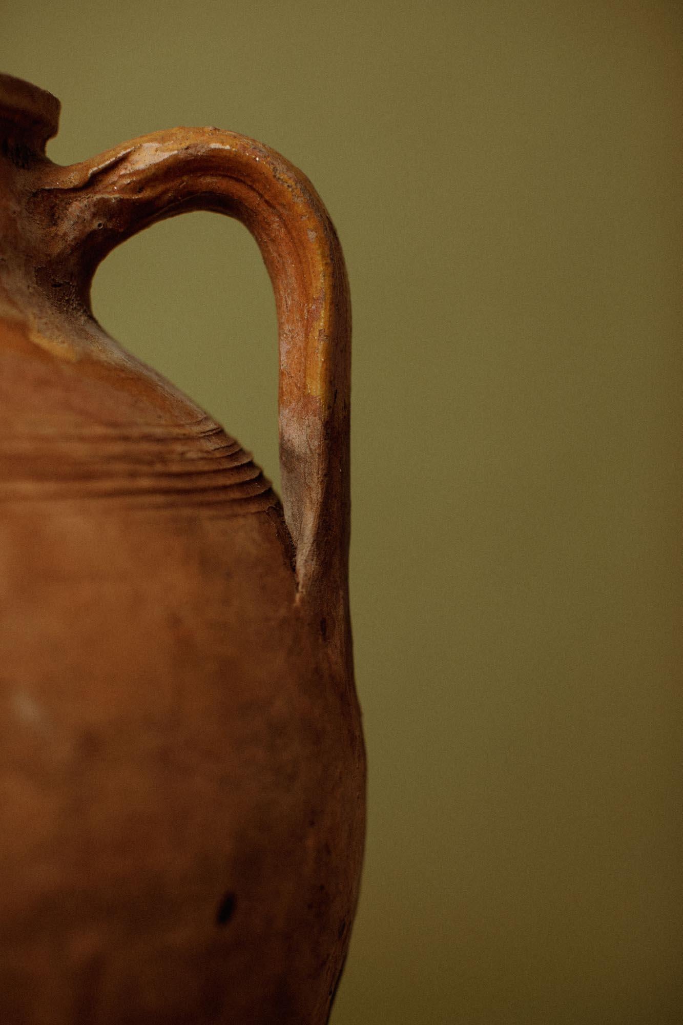 Turc Ancienne lampe de table du 20e siècle en terre cuite et pot d'huile d'olive tourné à la main en vente