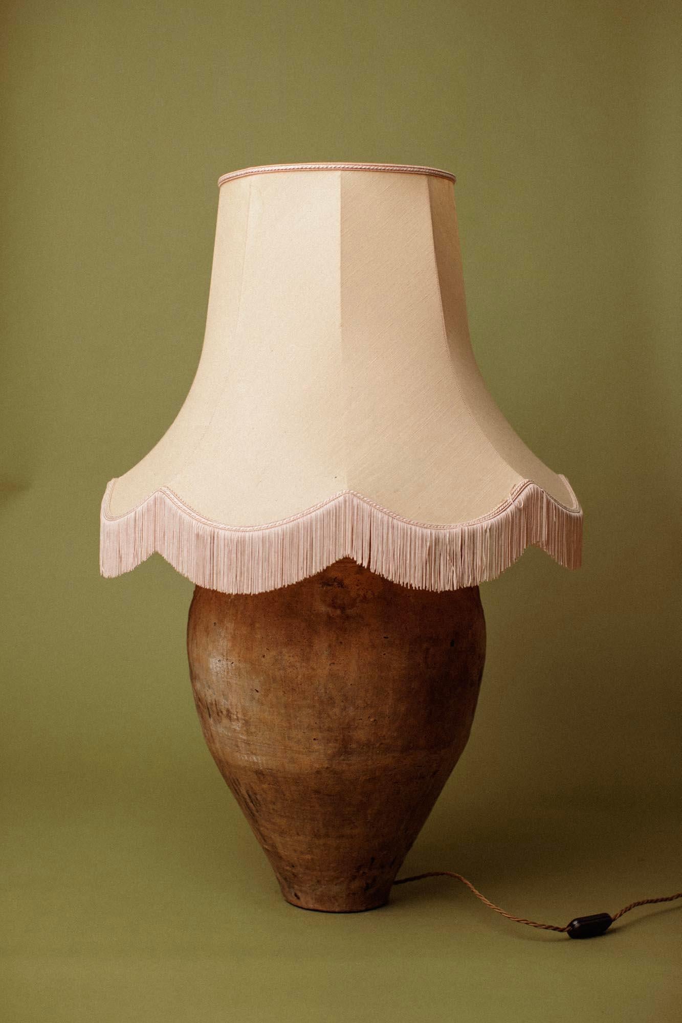 Ancienne lampe de table du 20e siècle en terre cuite et pot d'huile d'olive tourné à la main en vente 1