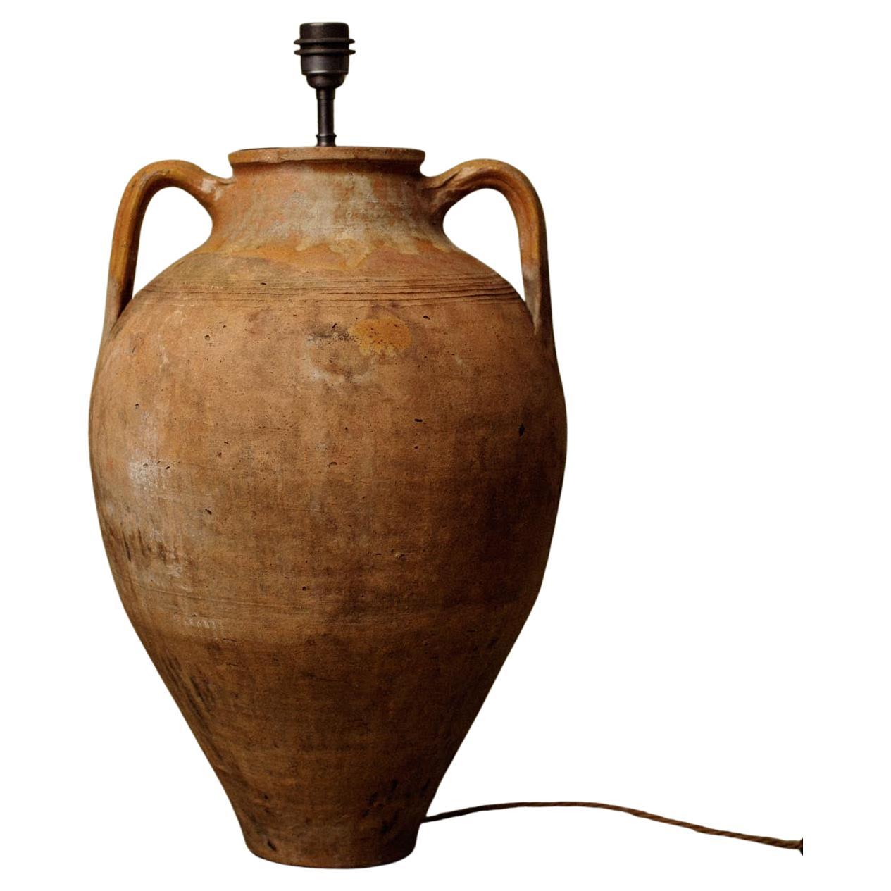 Ancienne lampe de table du 20e siècle en terre cuite et pot d'huile d'olive tourné à la main