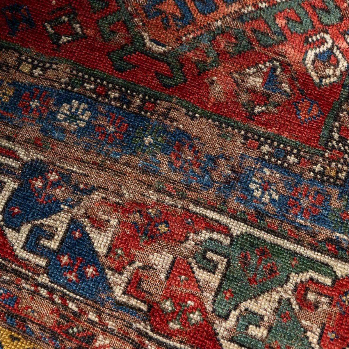Antiquité 20ème siècle Tapis de course Kazak fait à la main c.1920 en vente 5