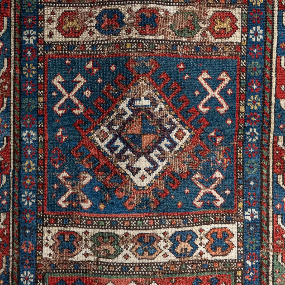 Autre Antiquité 20ème siècle Tapis de course Kazak fait à la main c.1920 en vente